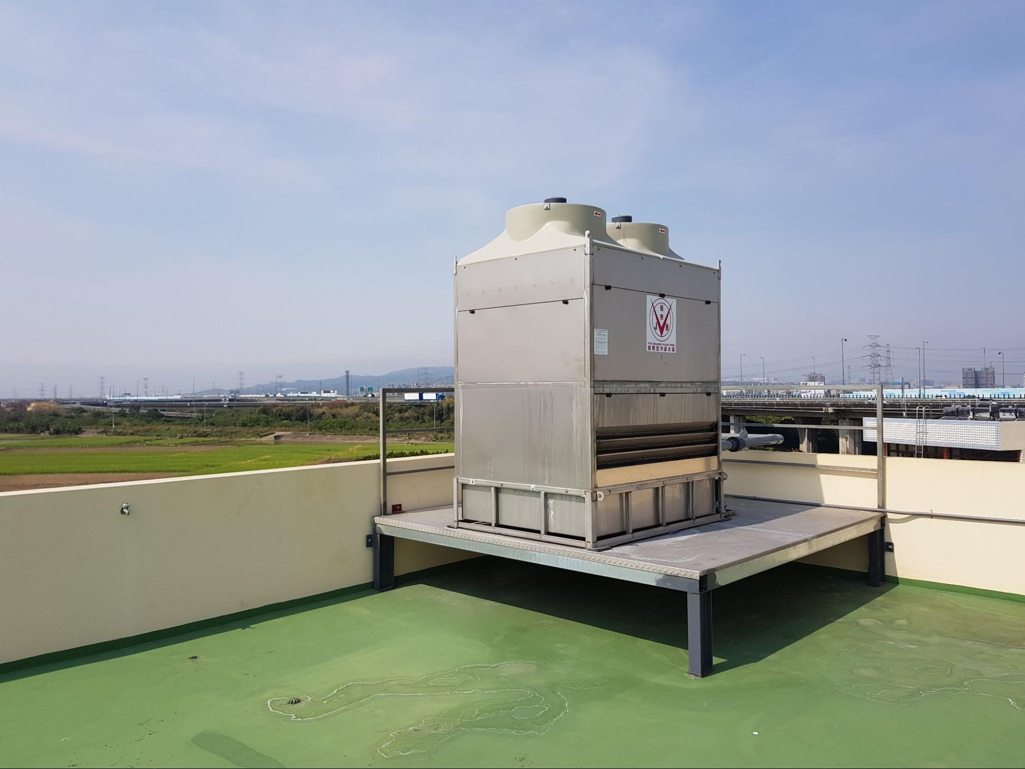 How to Select a Cooling Tower for Injection Molding Machines: A Complete Sizing Guide